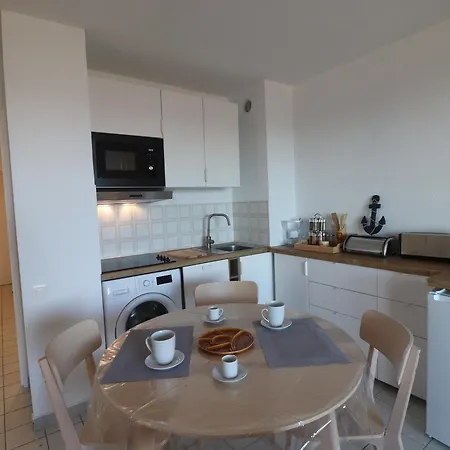 Charmant T2 A Sete Avec Garage Prive - Fr-1-472A-313 *